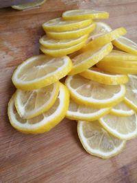 蜂蜜腌柠檬的做法步骤2