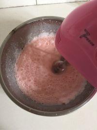 草莓味酸奶冰淇淋的做法步骤8
