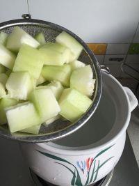 青豆冬瓜排骨汤的做法步骤2